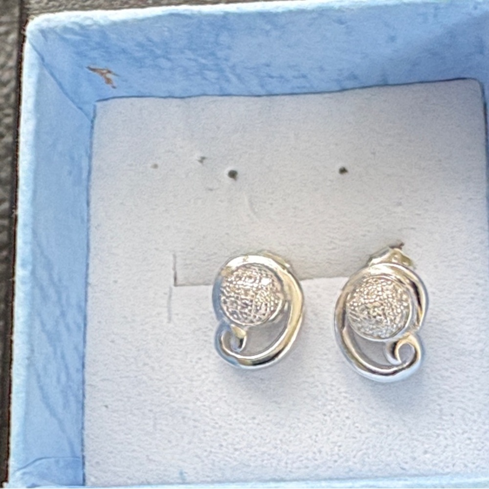 Elegant 925 Silver Swirl CZ Earrings - Picture 4 of 6